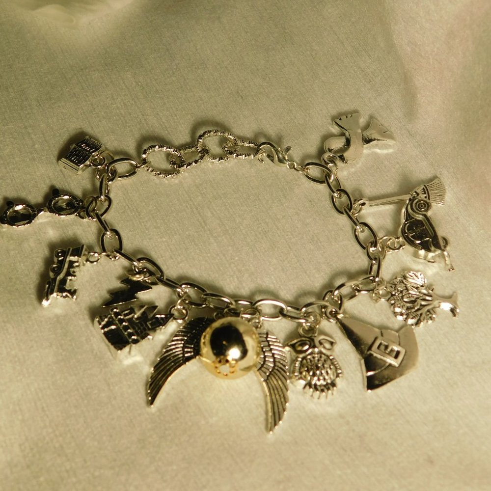 HARRY POTTER CHARM BRACELET